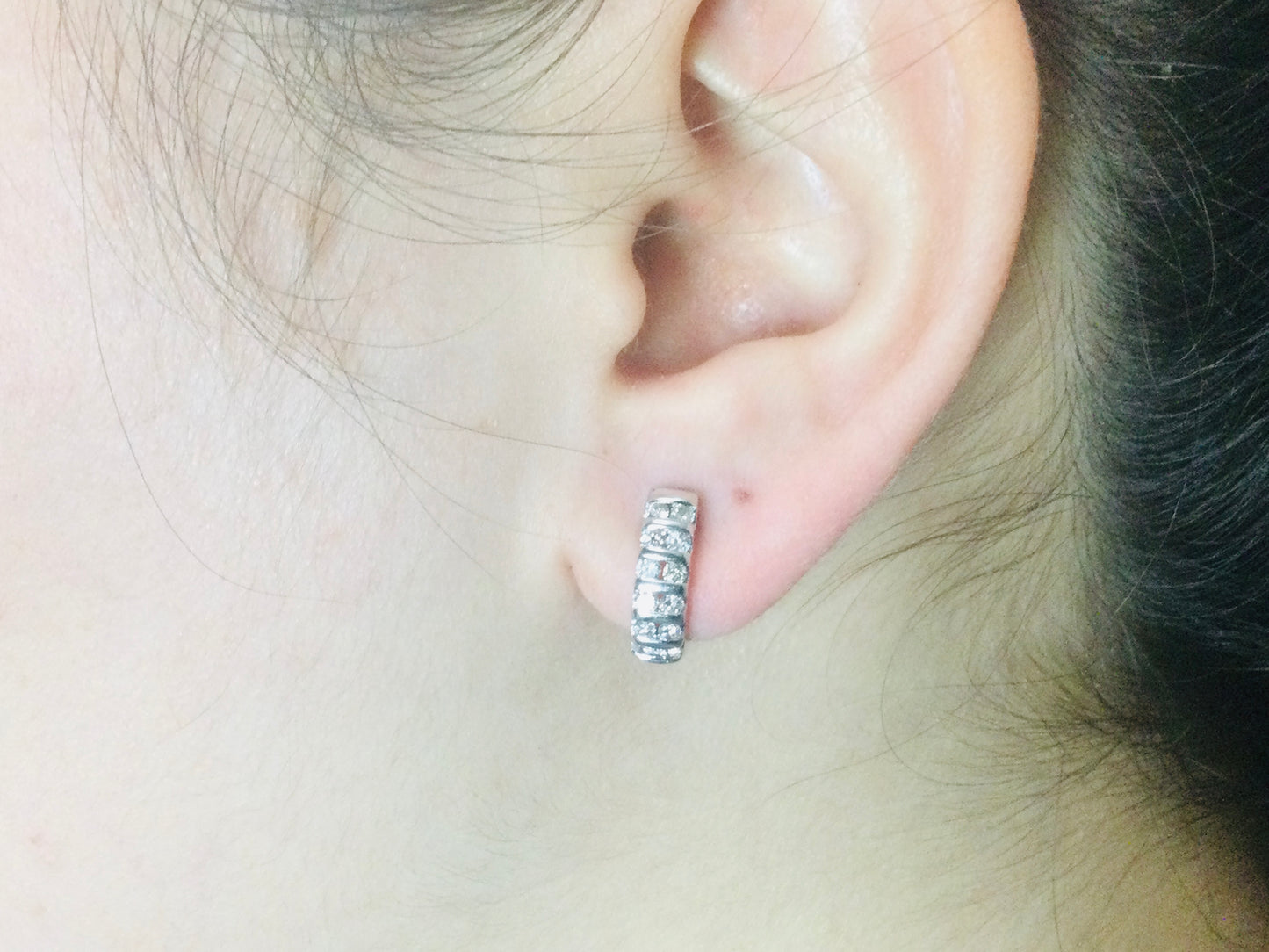 18k White Gold Round Cut 72pt Diamond Row Set Earrings