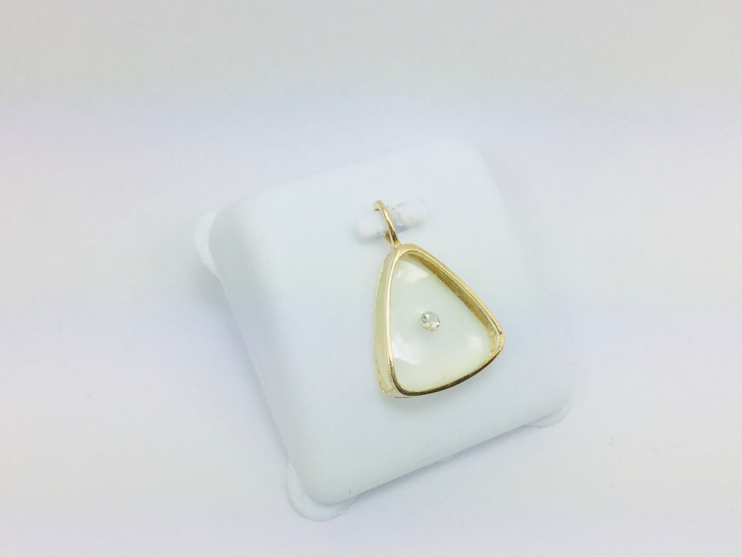 14k Yellow Gold Round Cut 3pt Floating Diamond Triangle Pendent