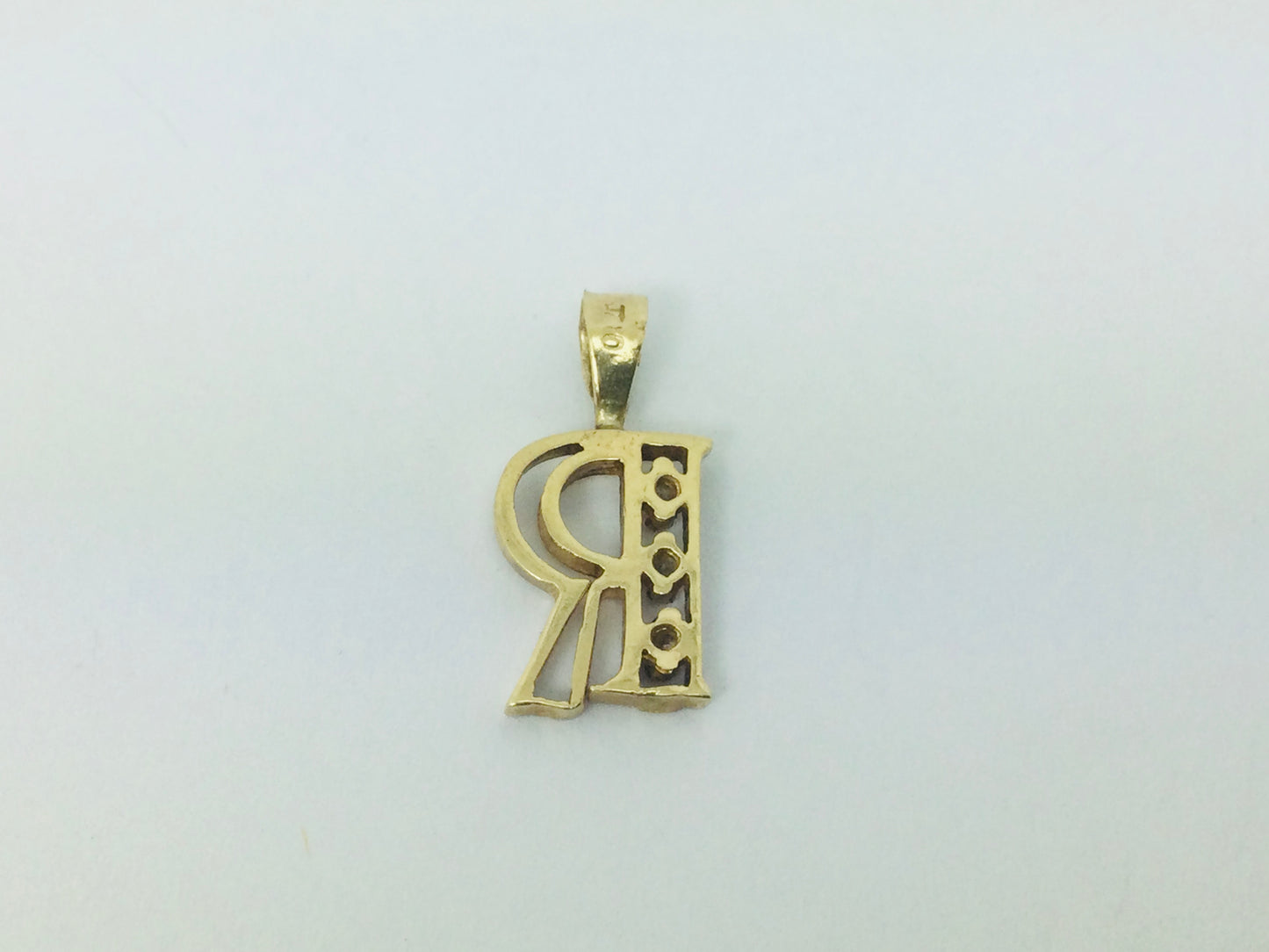 10k Yellow Gold Round Cut 3pt Diamond Initial 'R' Pendent