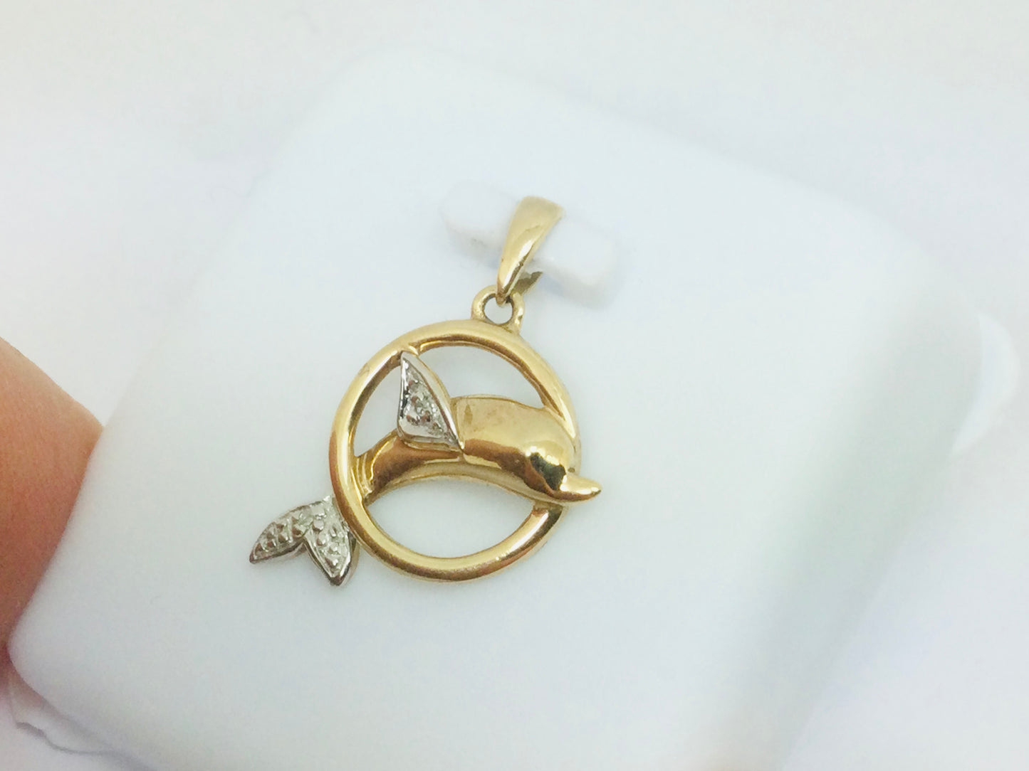 10k Yellow Gold Round Cut 2pt Diamond Dolphin Pendent