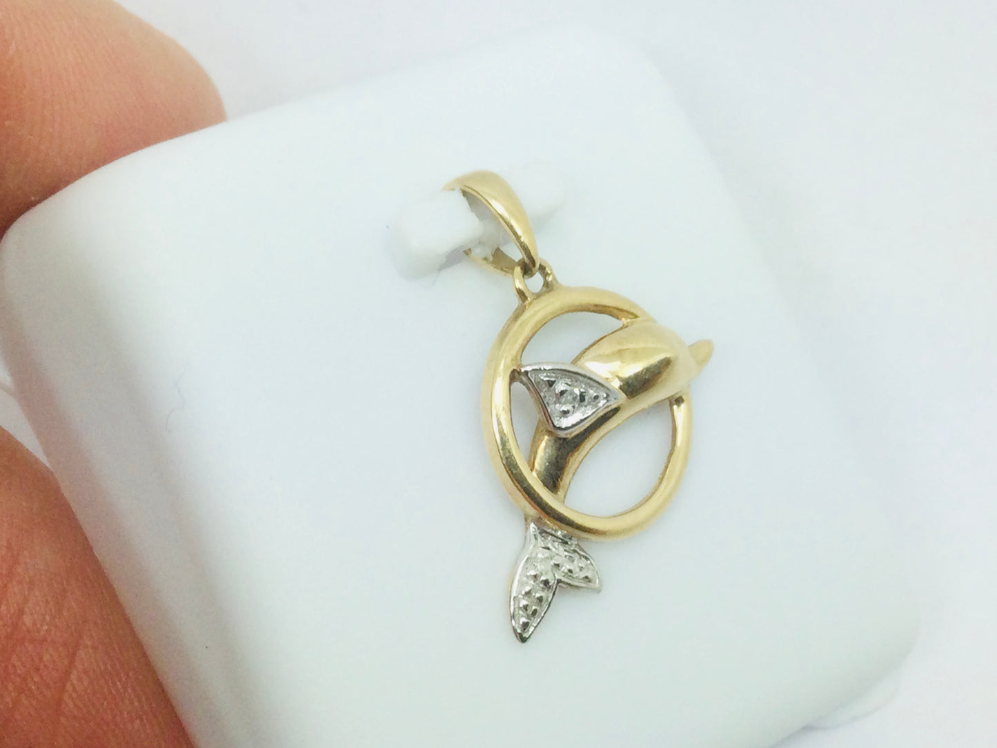 10k Yellow Gold Round Cut 2pt Diamond Dolphin Pendent