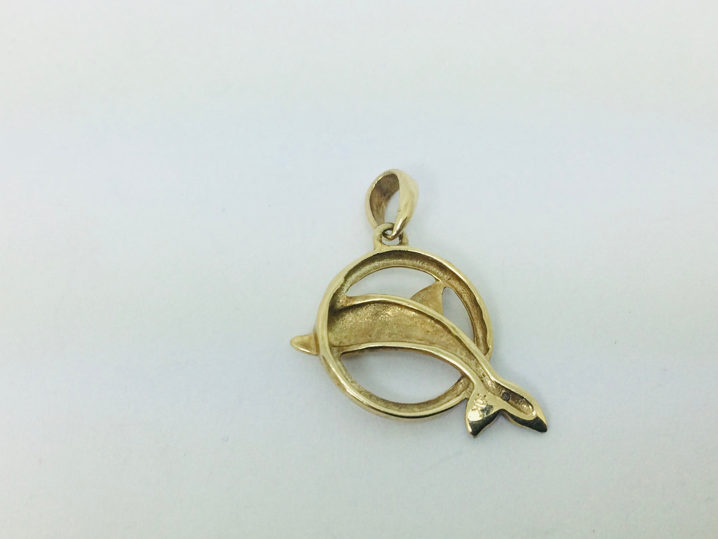 10k Yellow Gold Round Cut 2pt Diamond Dolphin Pendent