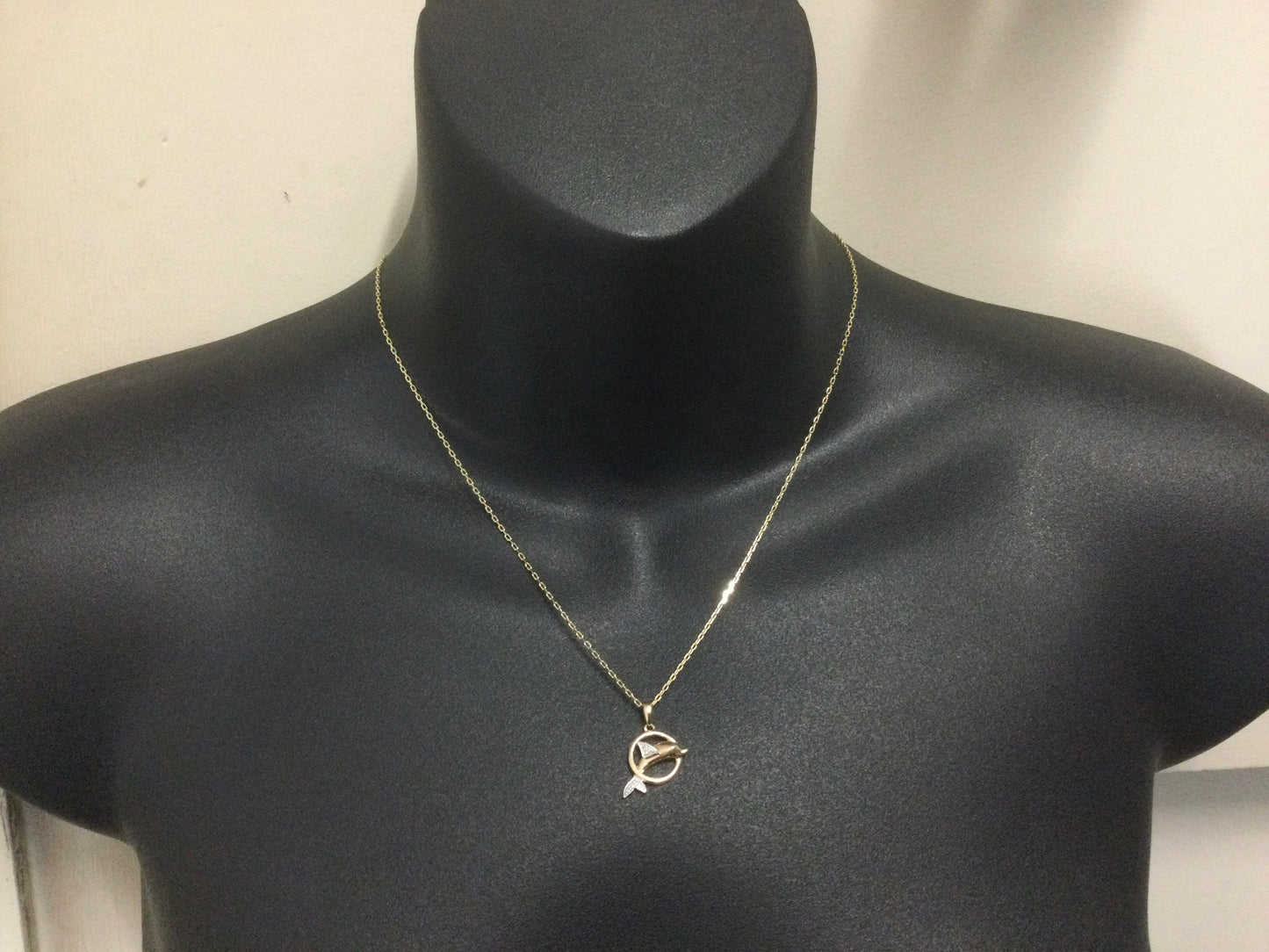 10k Yellow Gold Round Cut 2pt Diamond Dolphin Pendent
