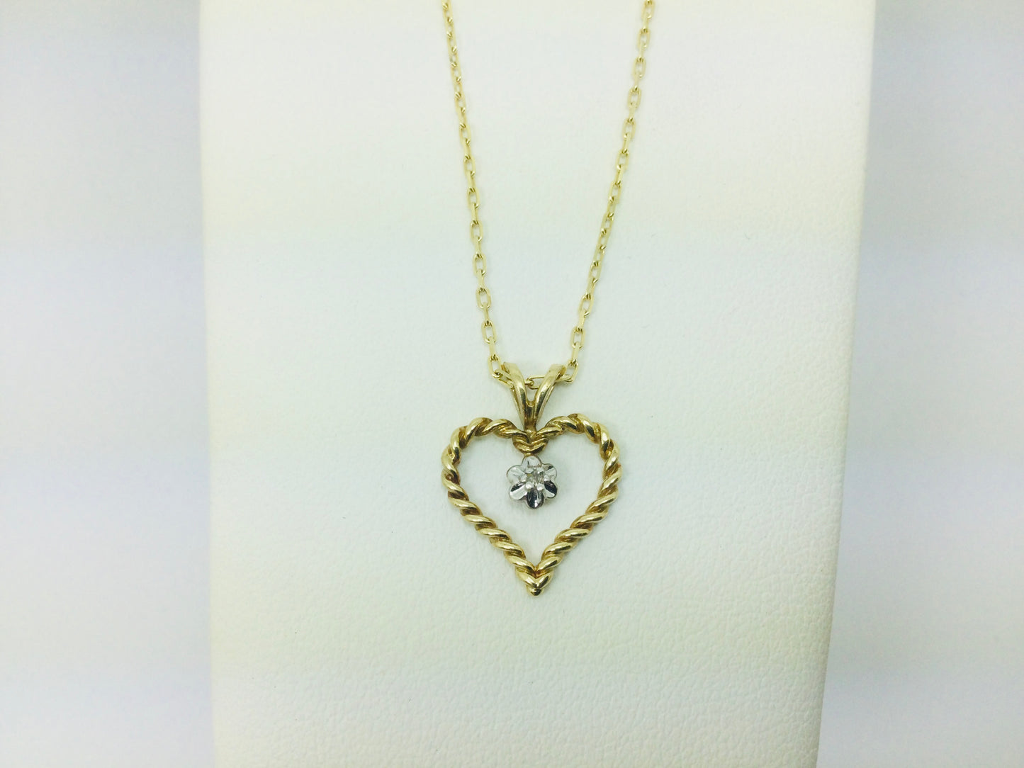10k Yellow Gold Round Cut 1pt Diamond Heart Pendent