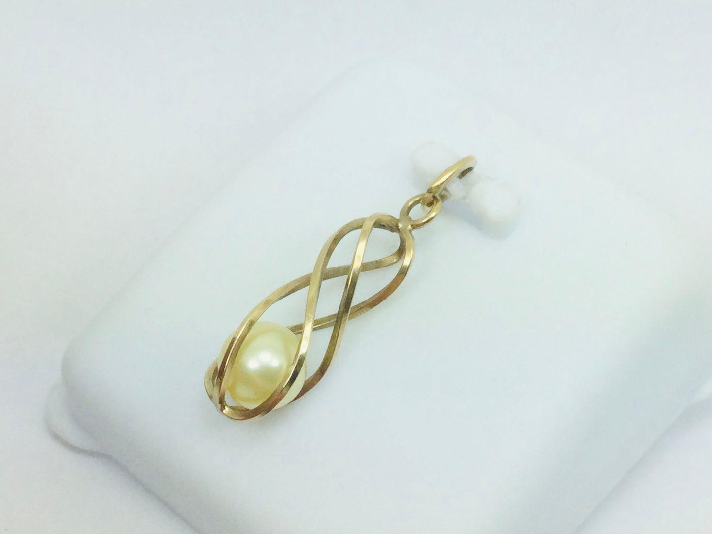 10k Yellow Gold Pearl Twisted Pendent