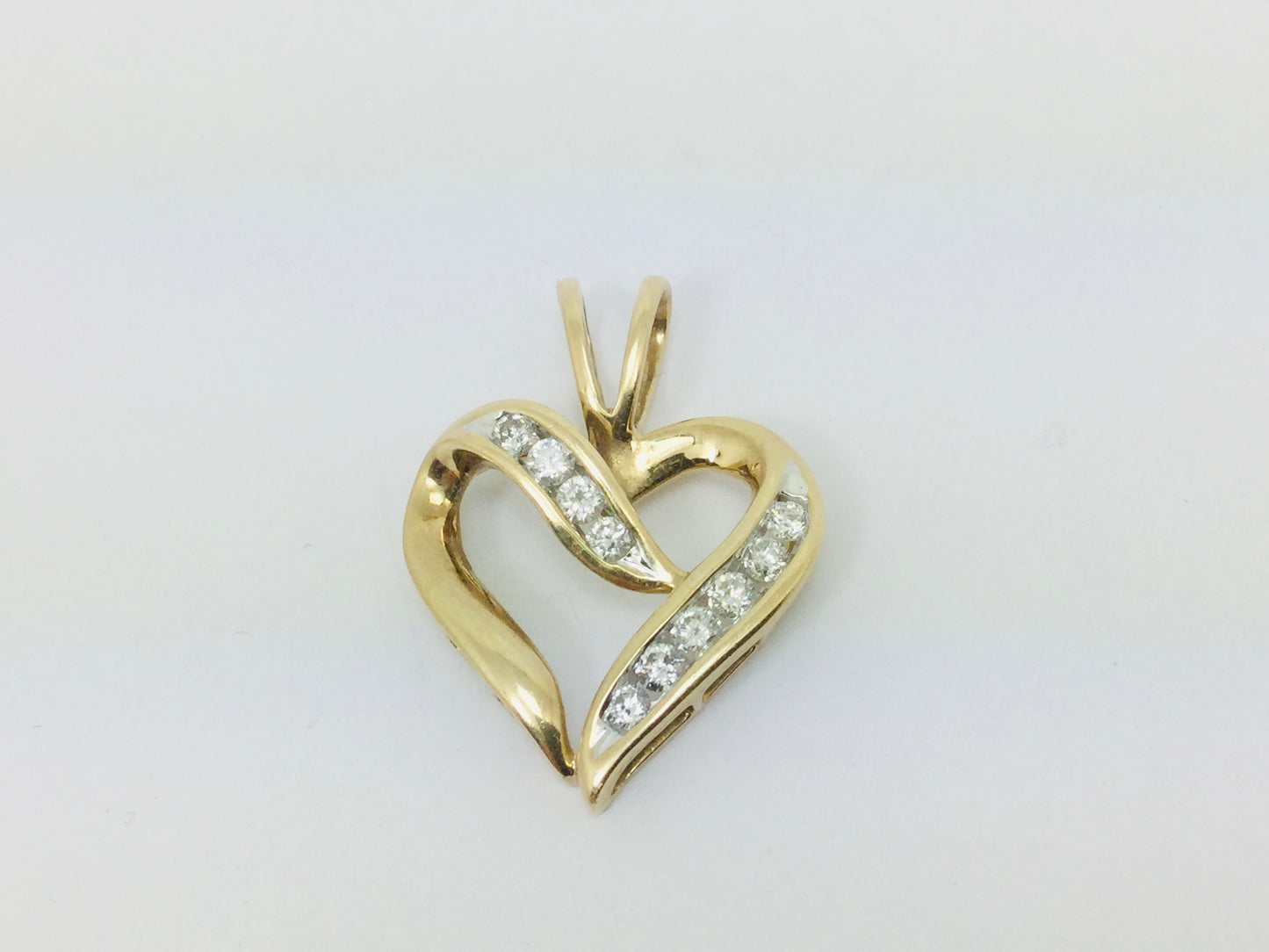 10k Yellow Gold Round Cut 45pt Diamond Heart Pendent
