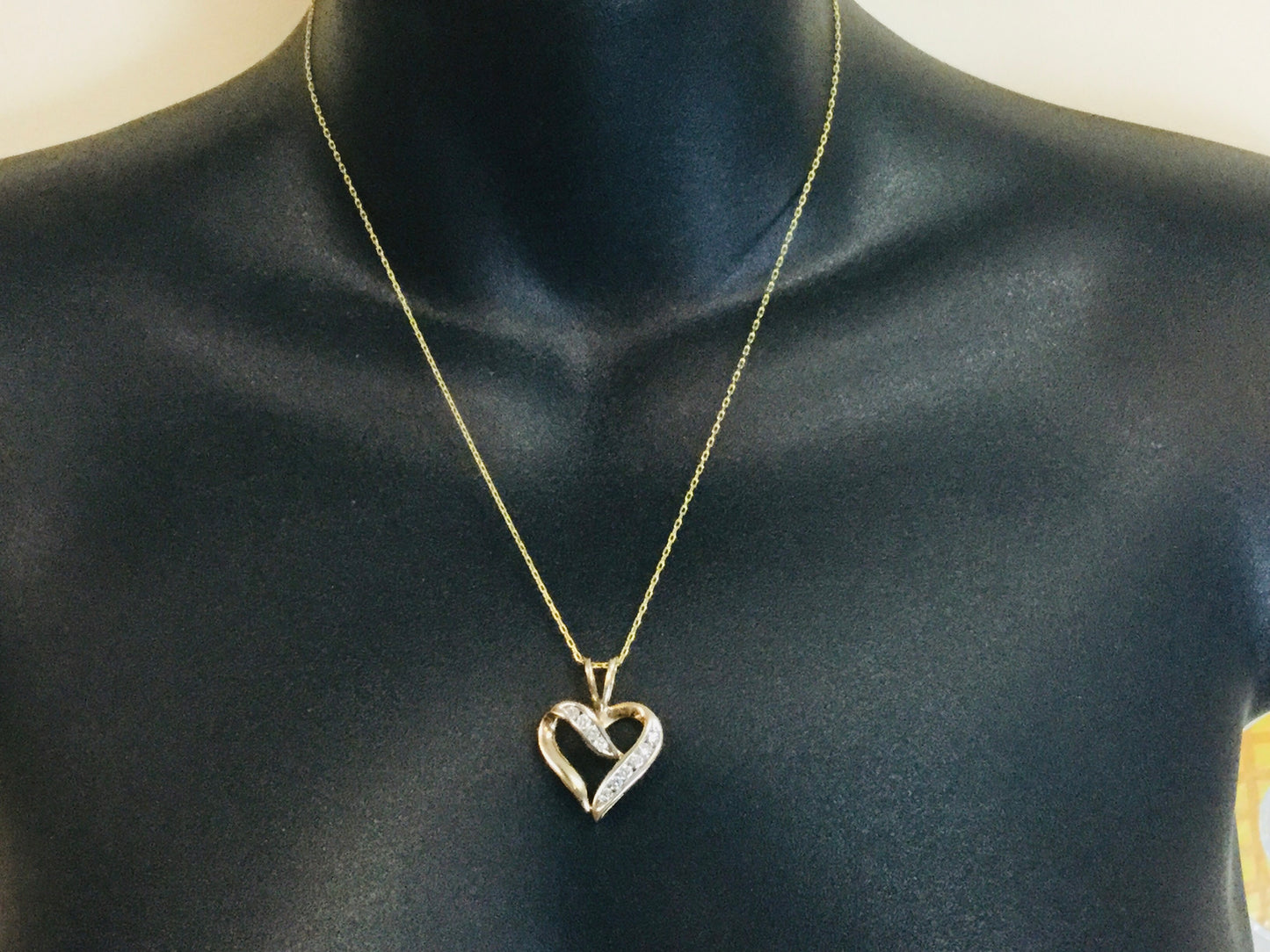 10k Yellow Gold Round Cut 45pt Diamond Heart Pendent