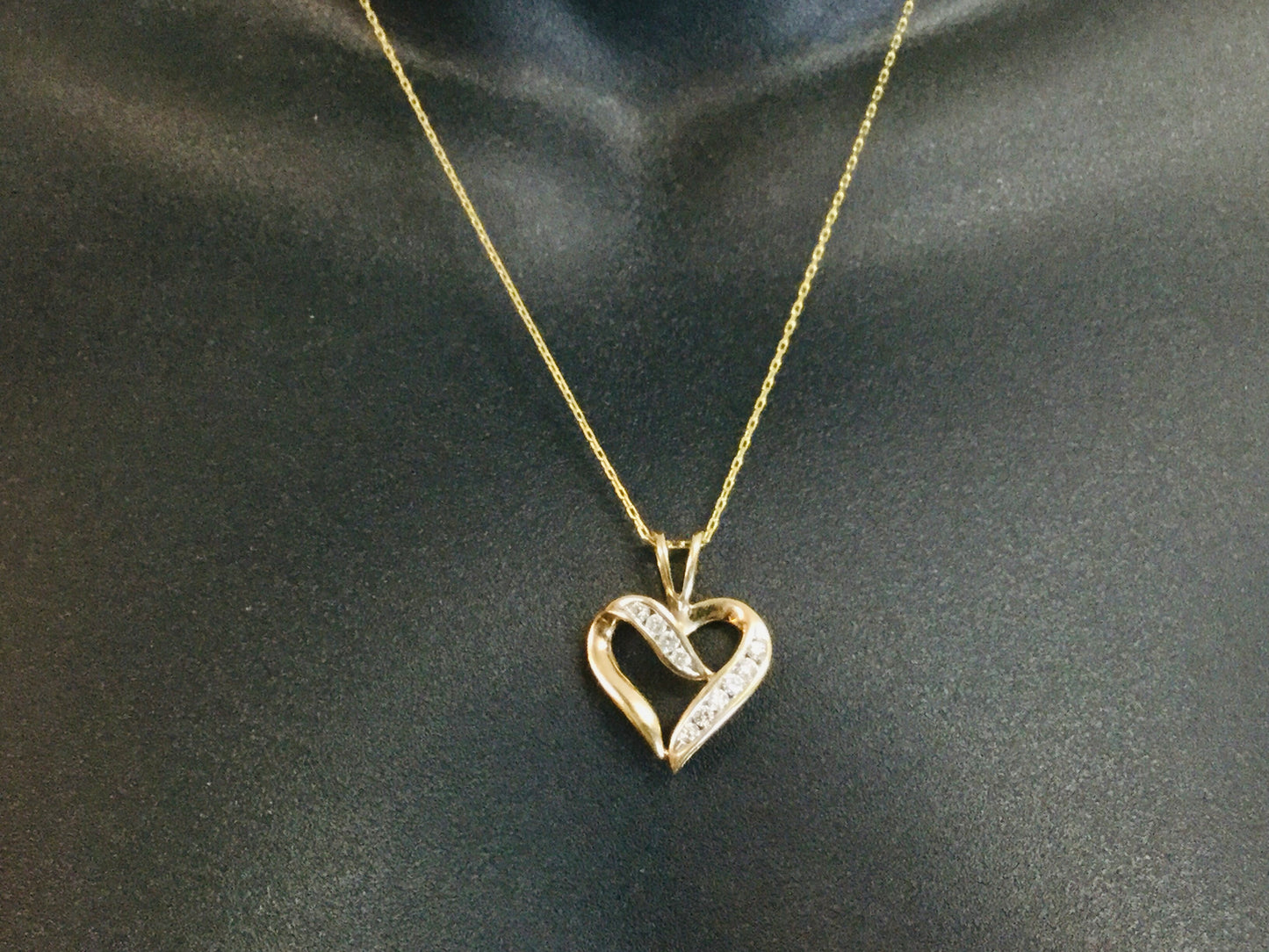 10k Yellow Gold Round Cut 45pt Diamond Heart Pendent