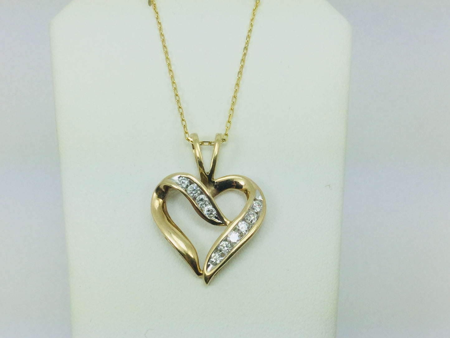 10k Yellow Gold Round Cut 45pt Diamond Heart Pendent