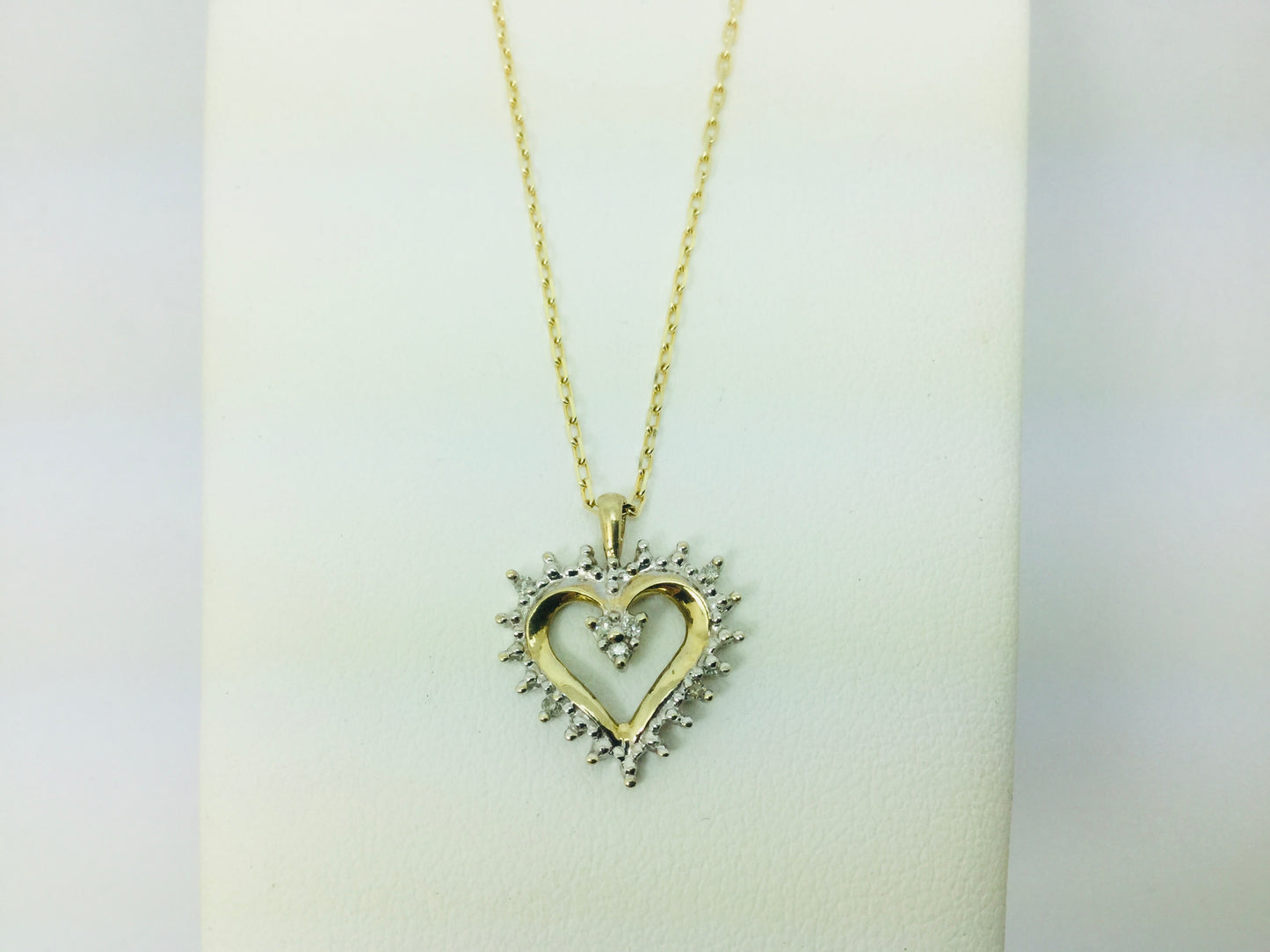 10k Yellow Gold Round Cut 7pt Diamond Heart Pendent