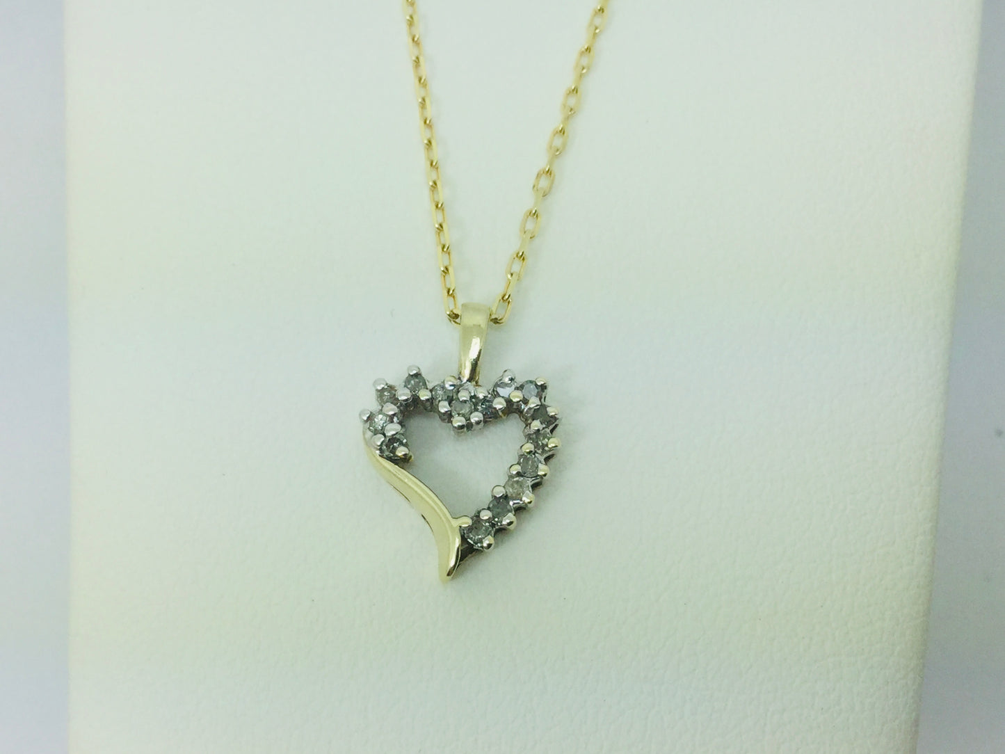 10k Yellow Gold Round Cut 15pt Diamond Heart Pendent