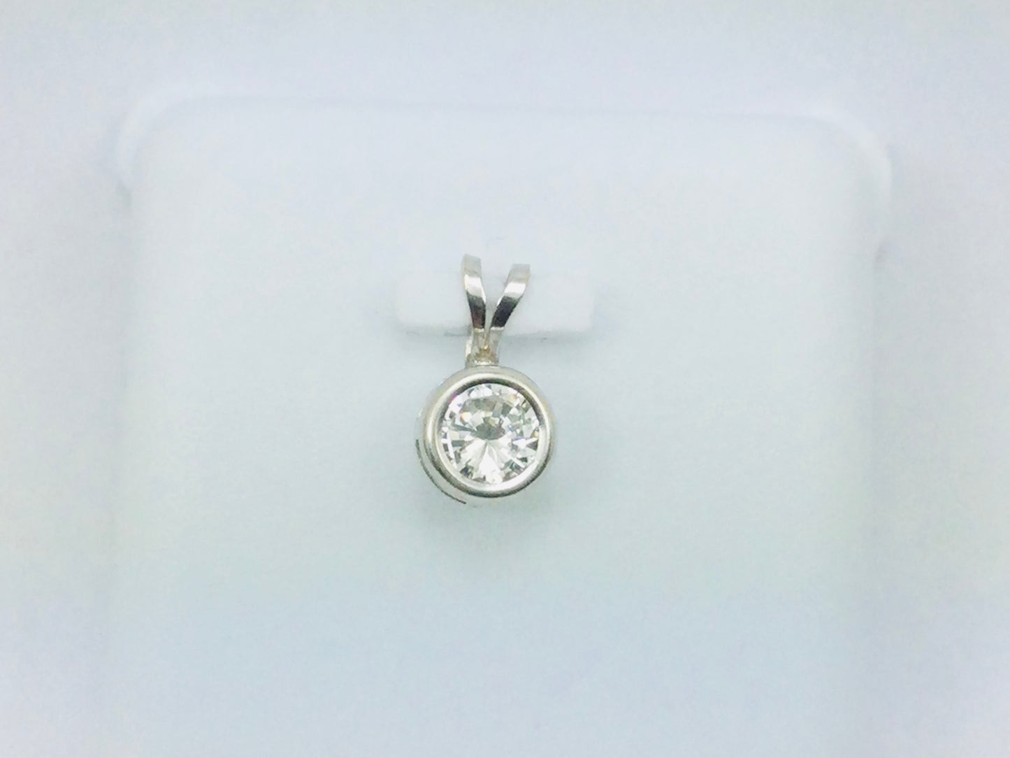 10k White Gold Round Cut Cubic Zirconia (CZ) Solitaire Pendent