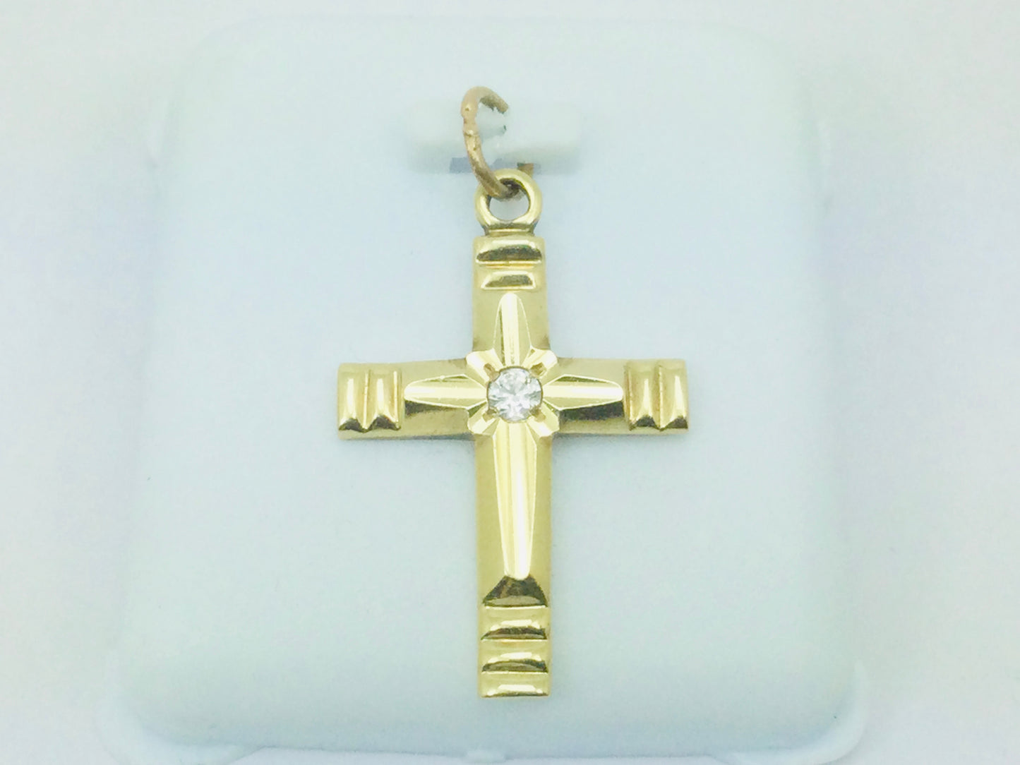 14k Yellow Gold Round Cut 7pt Cubic Zirconia (CZ) Cross Pendent
