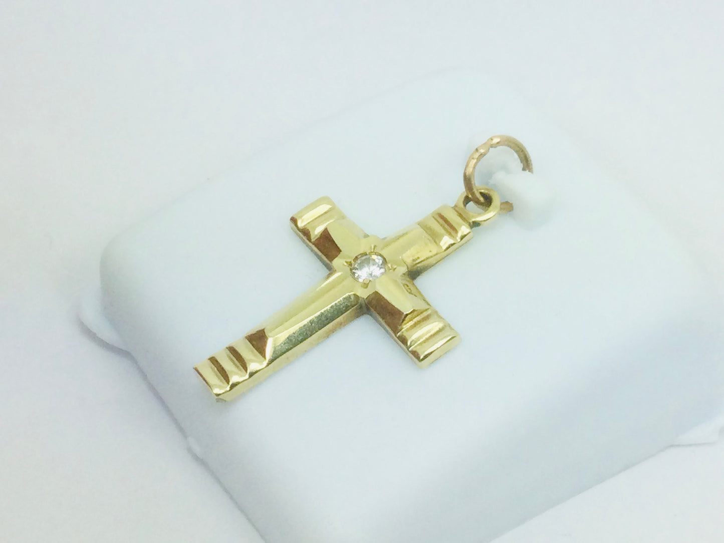 14k Yellow Gold Round Cut 7pt Cubic Zirconia (CZ) Cross Pendent