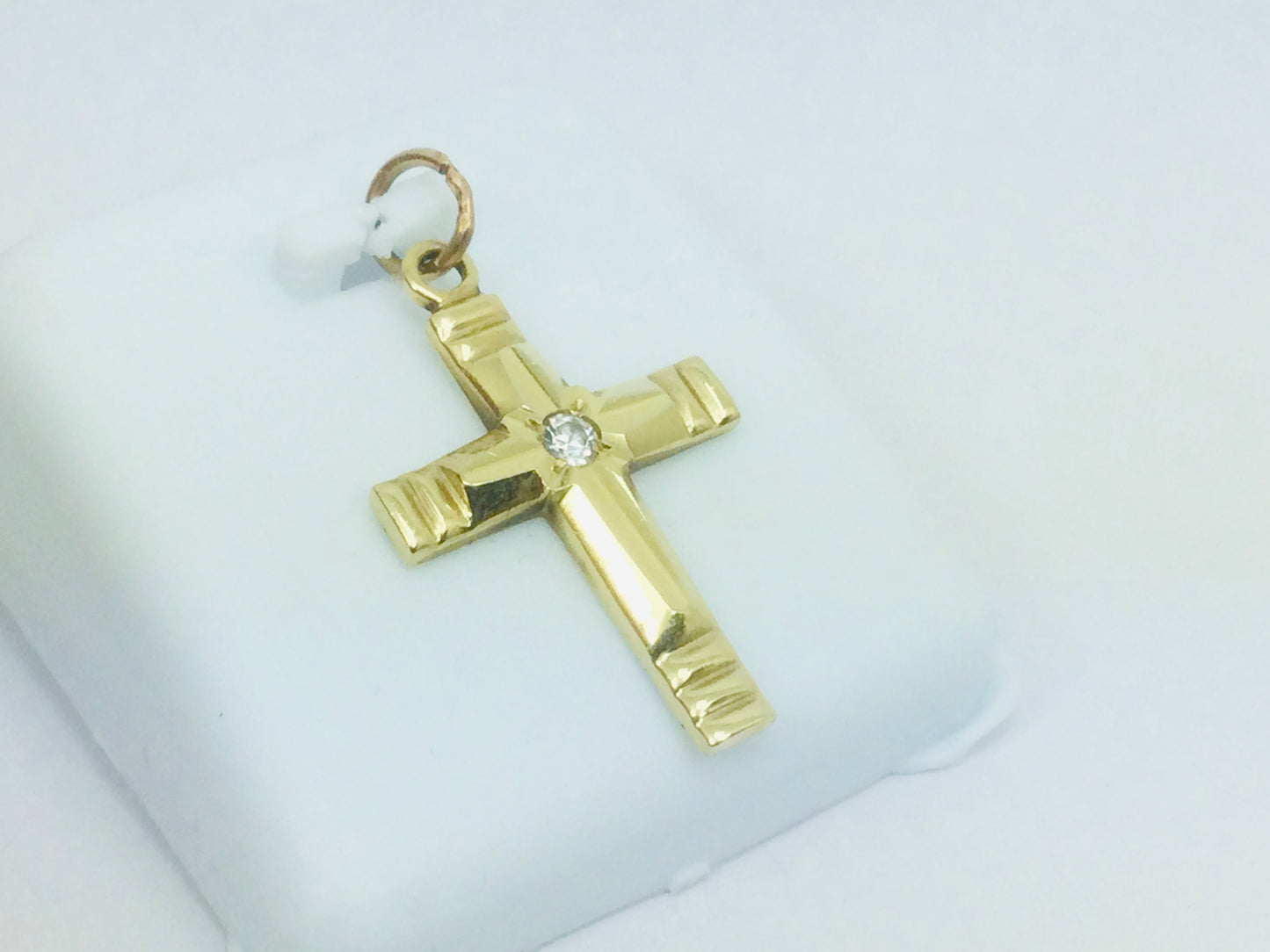 14k Yellow Gold Round Cut 7pt Cubic Zirconia (CZ) Cross Pendent
