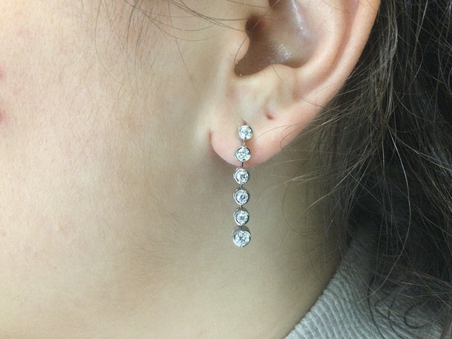 18k White Gold Round Cut 1.23ct Diamond Pendent and Dangle Earring Set