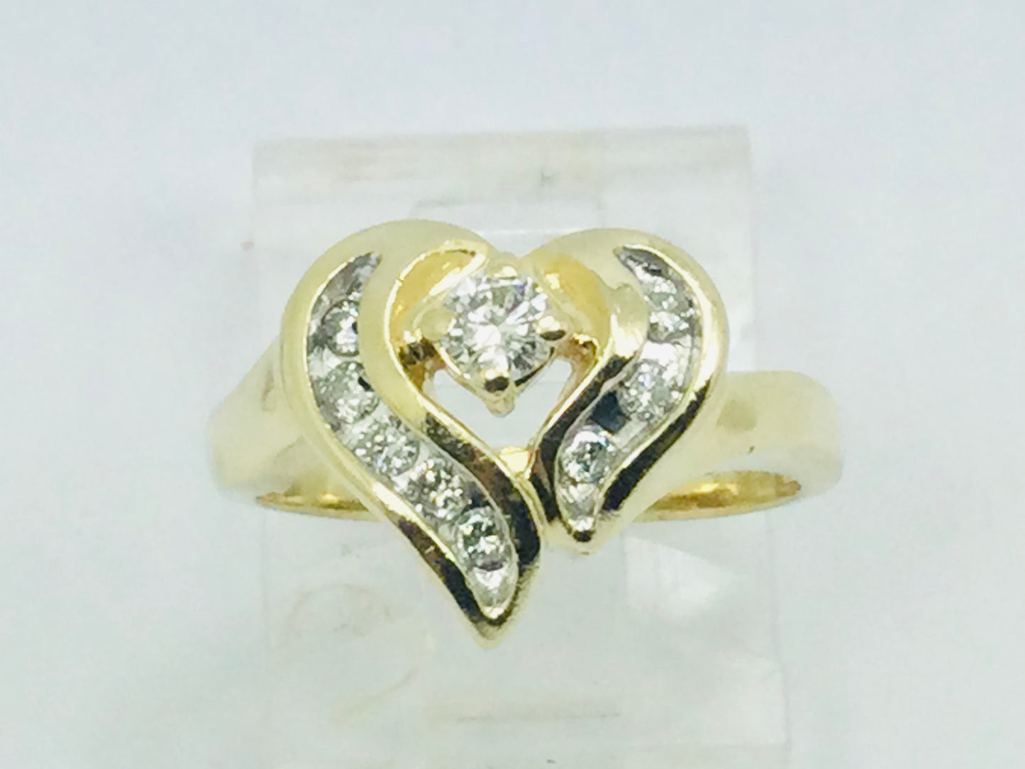 14k Yellow Gold 27pt Round Cut Diamond Heart Ring