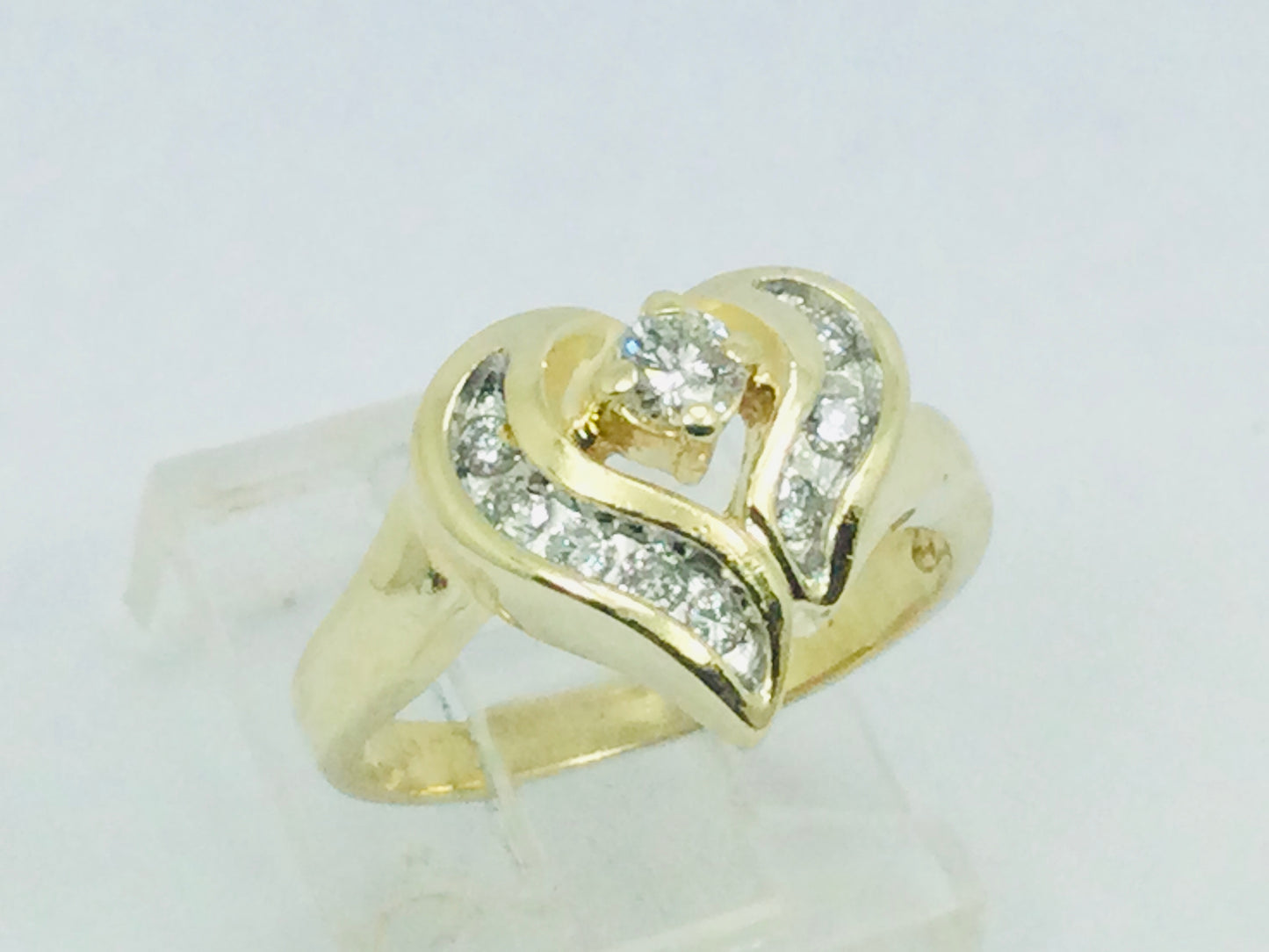 14k Yellow Gold 27pt Round Cut Diamond Heart Ring