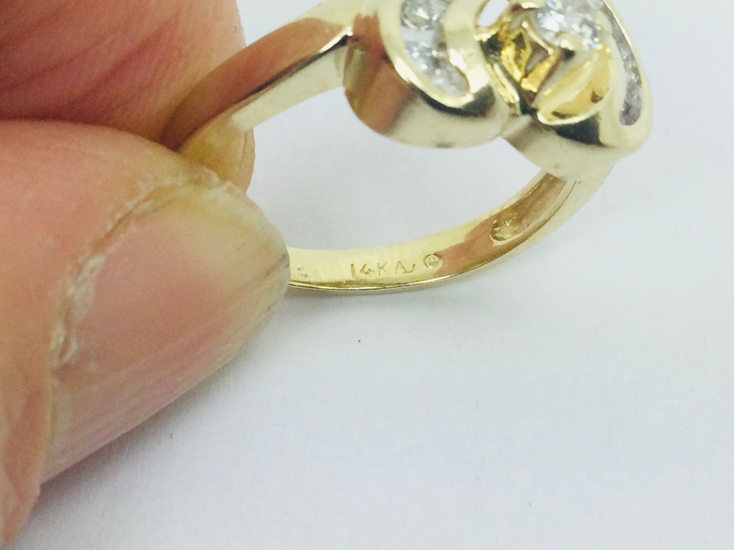 14k Yellow Gold 27pt Round Cut Diamond Heart Ring