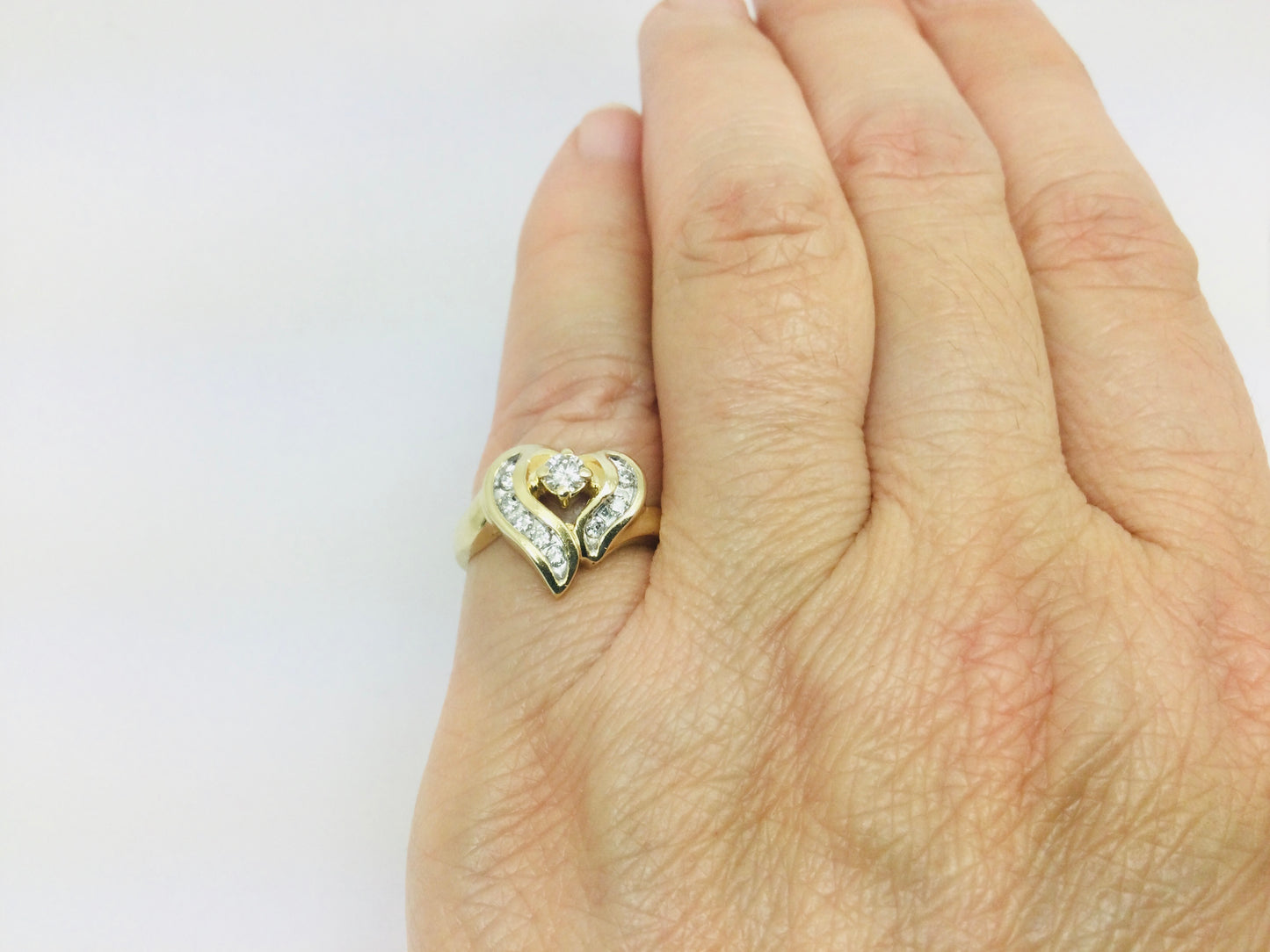 14k Yellow Gold 27pt Round Cut Diamond Heart Ring
