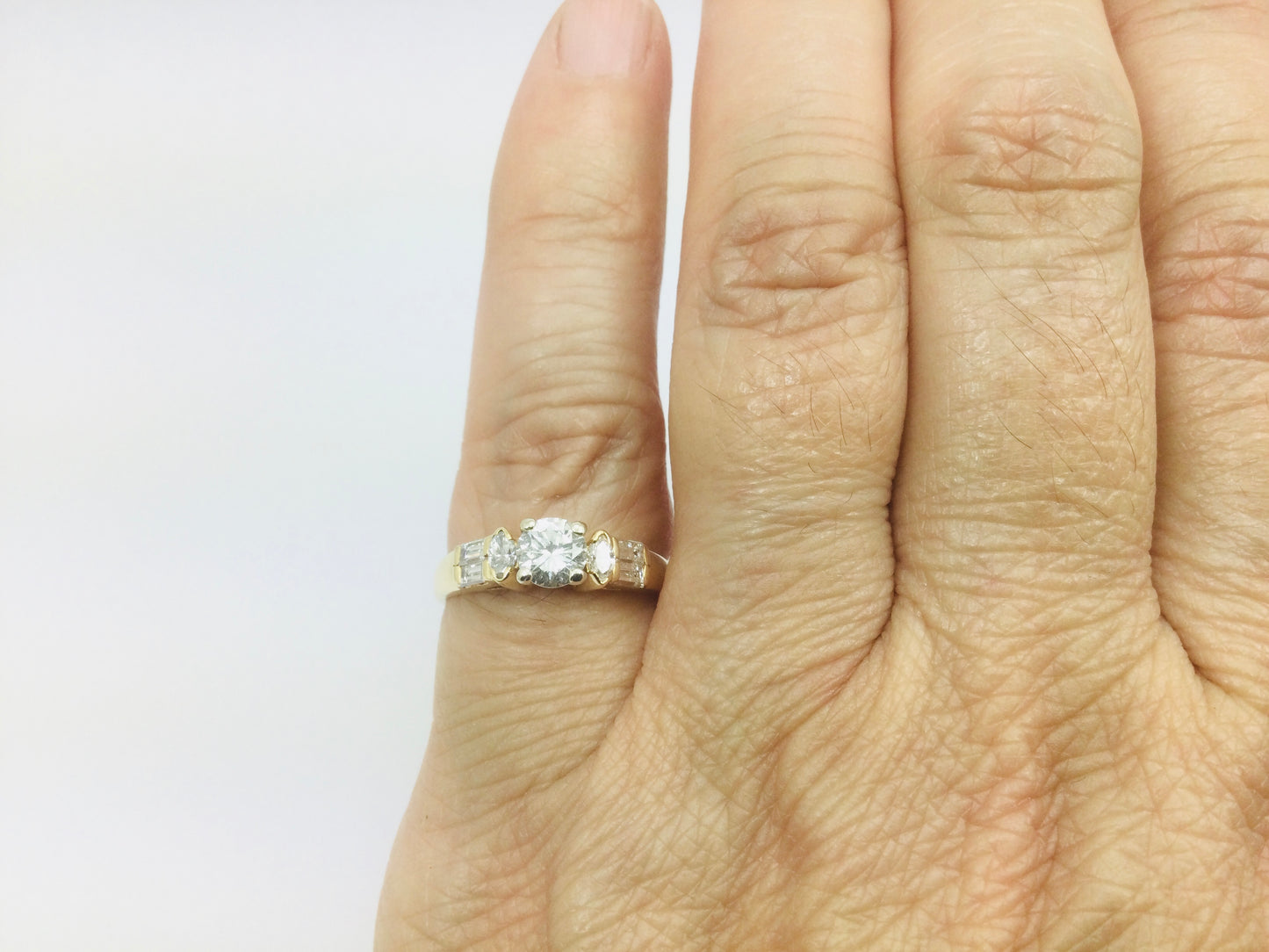 18k Yellow Gold 84pt Round Cut Diamond Engagement Ring