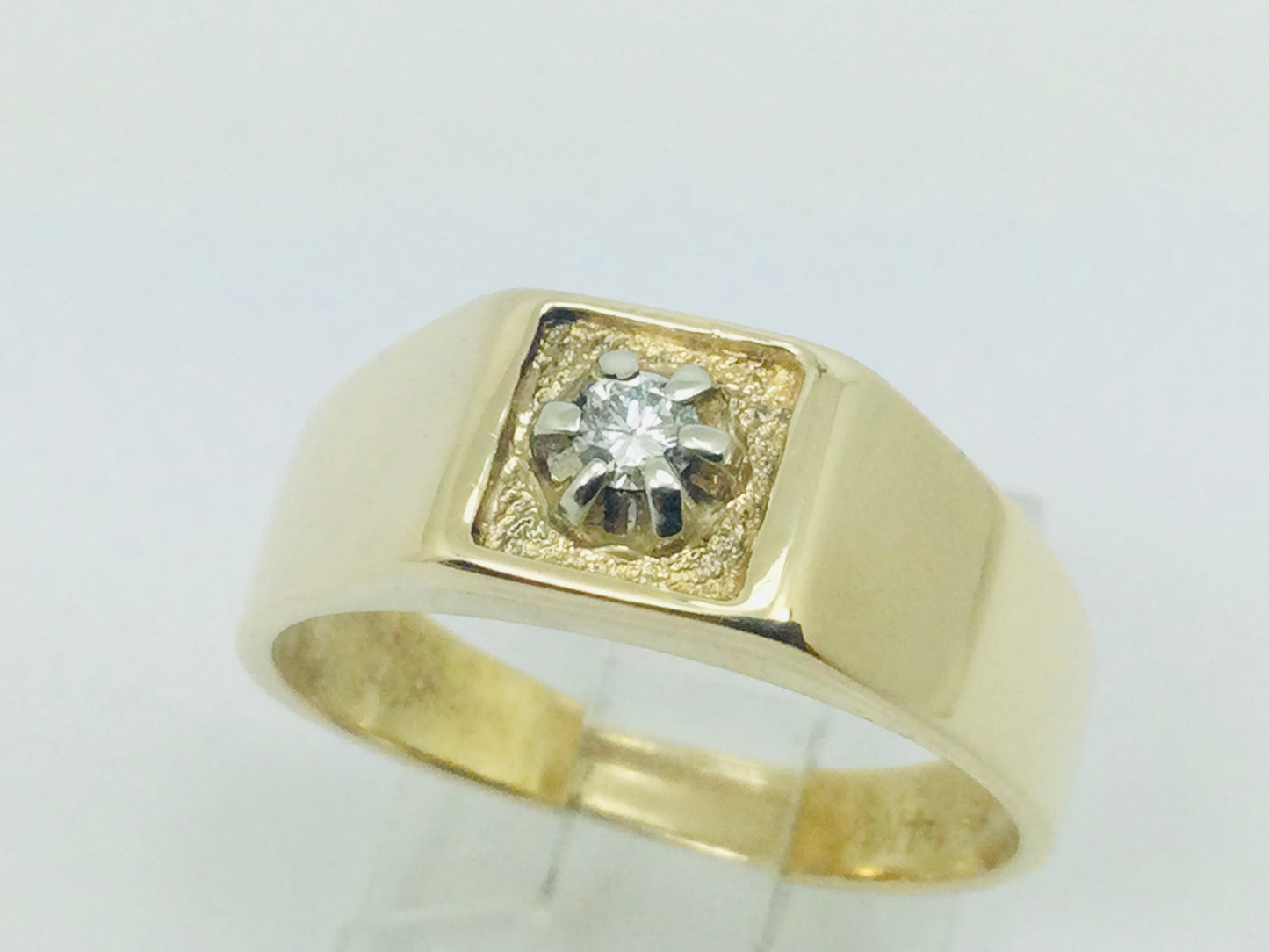10k-14k Yellow Gold 8pt Round Cut Diamond Solitaire Ring