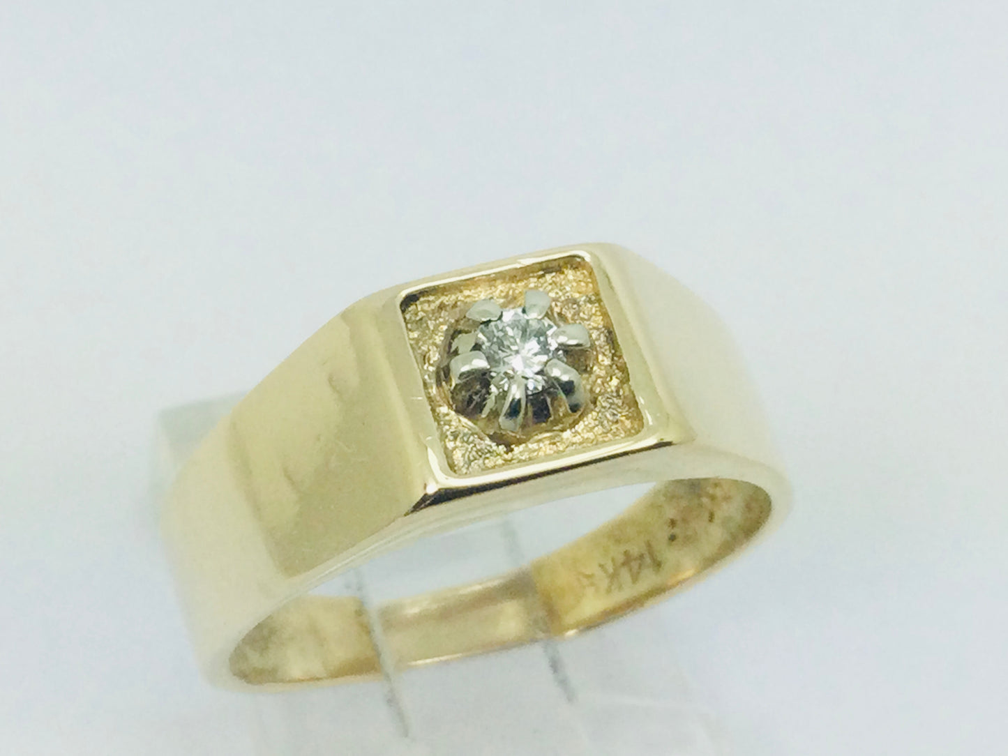 10k-14k Yellow Gold 8pt Round Cut Diamond Solitaire Ring