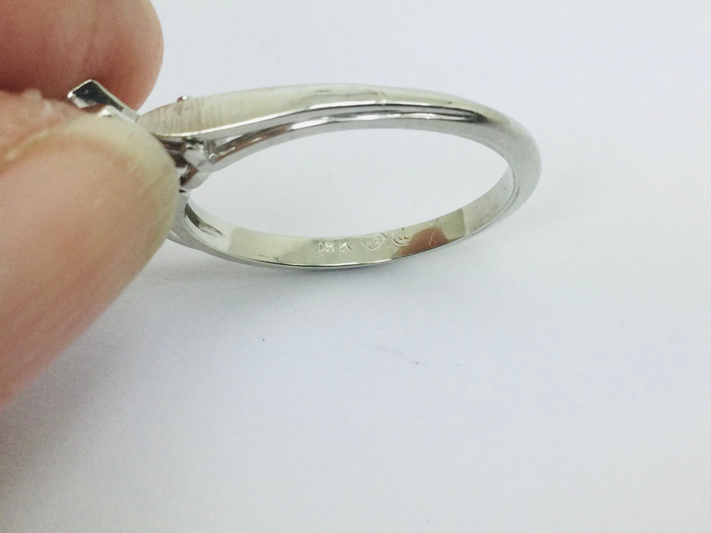 18k White Gold Round Cut 15pt Diamond Solitaire Ring