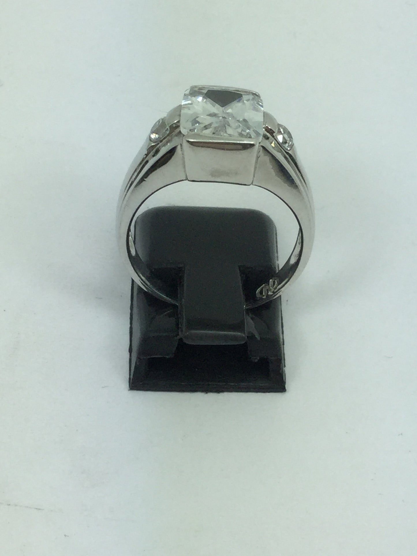 Pretty Silver & Cubic Zirconia Ring
