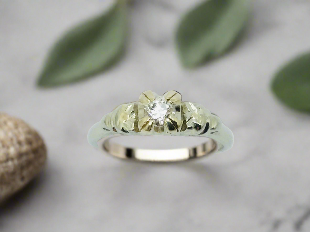 18k White Gold Round Cut 17pt Diamond Vintage Ring