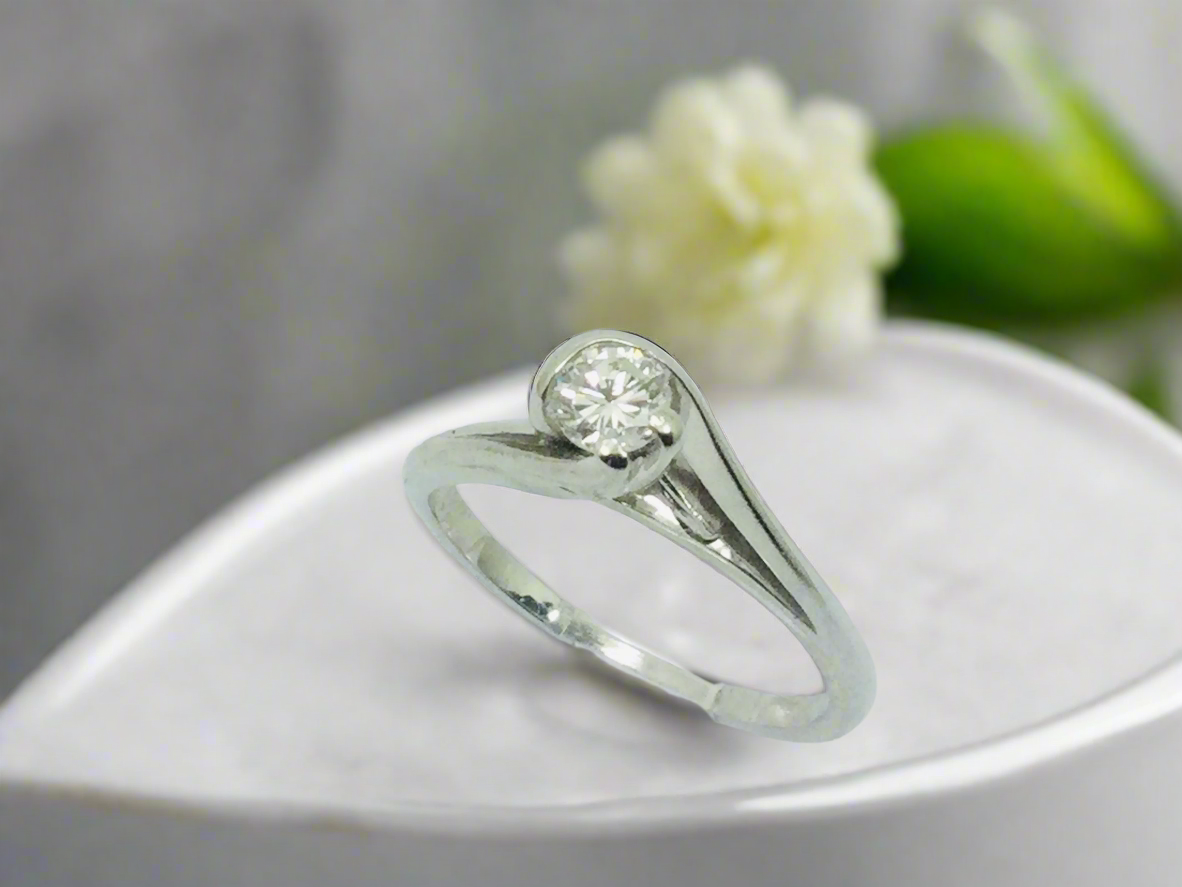 14k White Gold Round Cut 18pt Diamond Solitaire Ring
