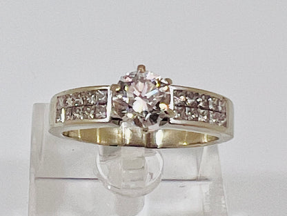 18k White Gold Round Cut 1.03ct Diamond with Princess Cut Accents