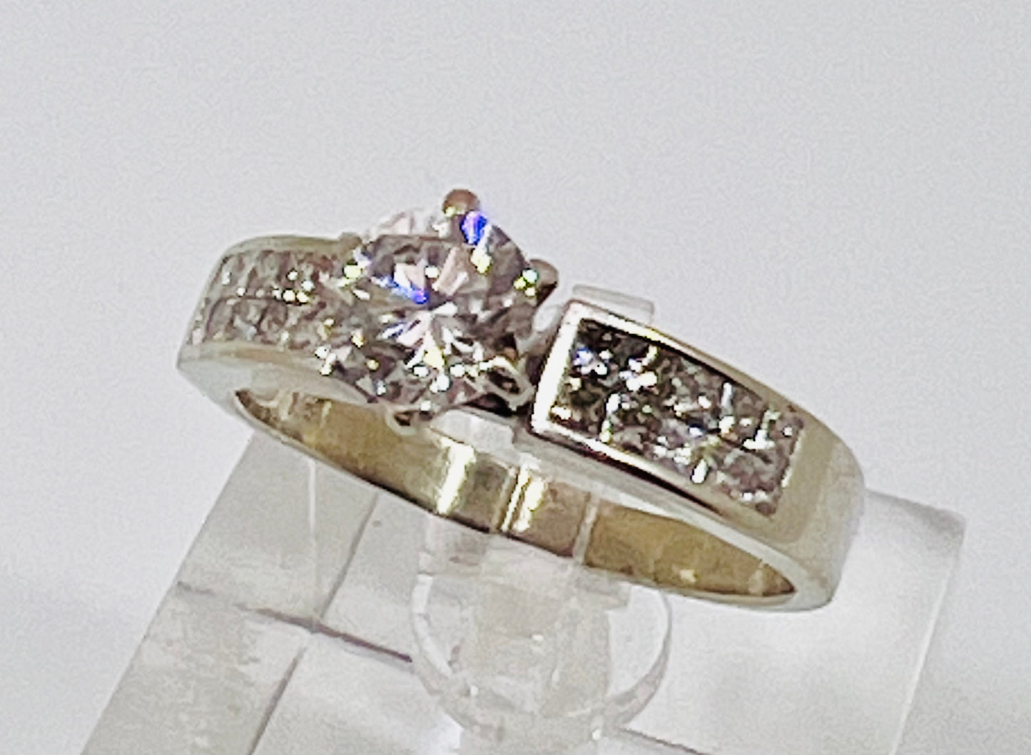 18k White Gold Round Cut 1.03ct Diamond with Princess Cut Accents