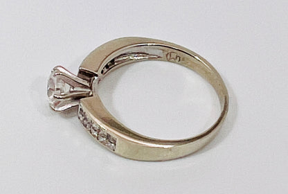 18k White Gold Round Cut 1.03ct Diamond with Princess Cut Accents