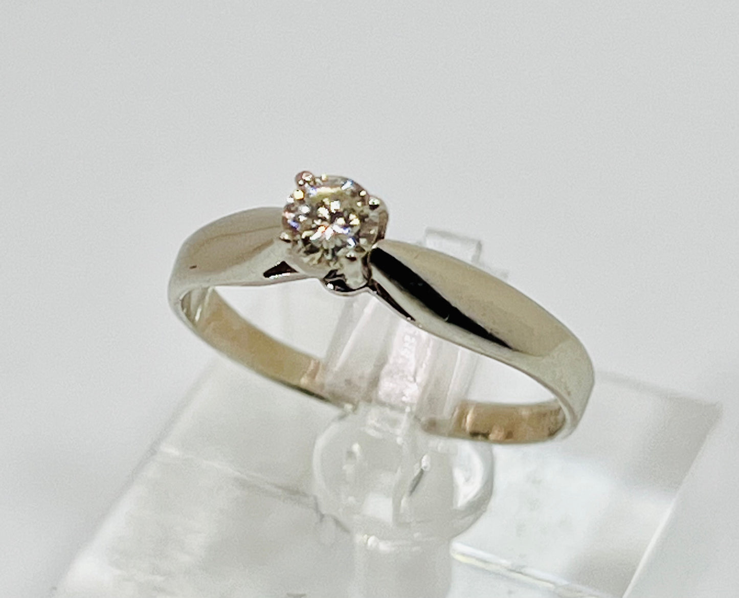 14k White Gold Round Cut 12pt Diamond Solitaire Ring