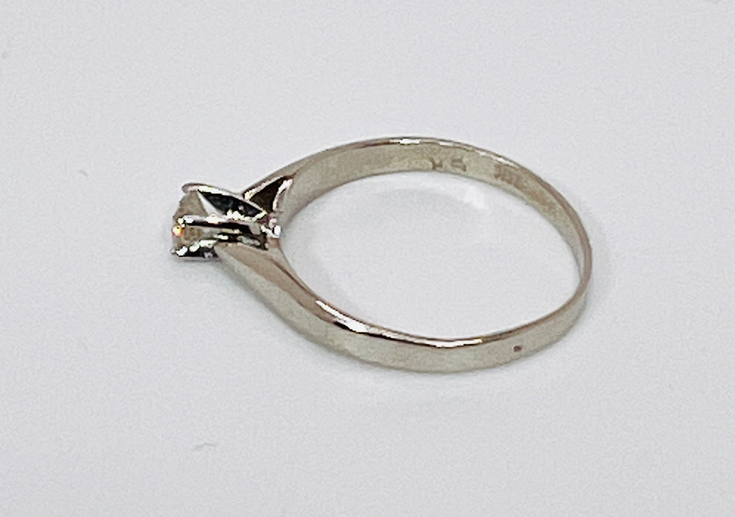 14k White Gold Round Cut 12pt Diamond Solitaire Ring