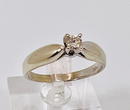 14k White Gold Round Cut 18pt Diamond Solitaire Ring