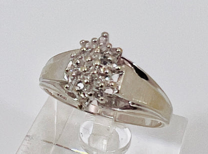 10k White Gold Round Cut 23pt Diamond Cluster Ring