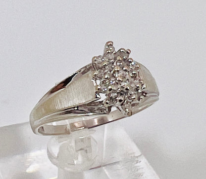 10k White Gold Round Cut 23pt Diamond Cluster Ring
