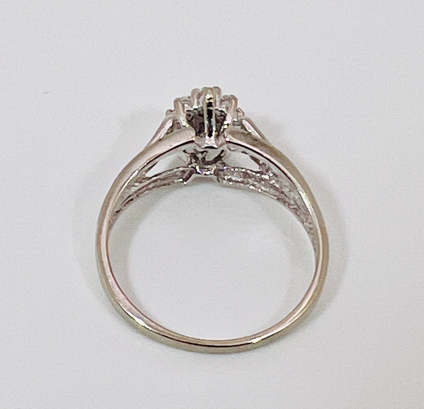 10k White Gold Round Cut 23pt Diamond Cluster Ring