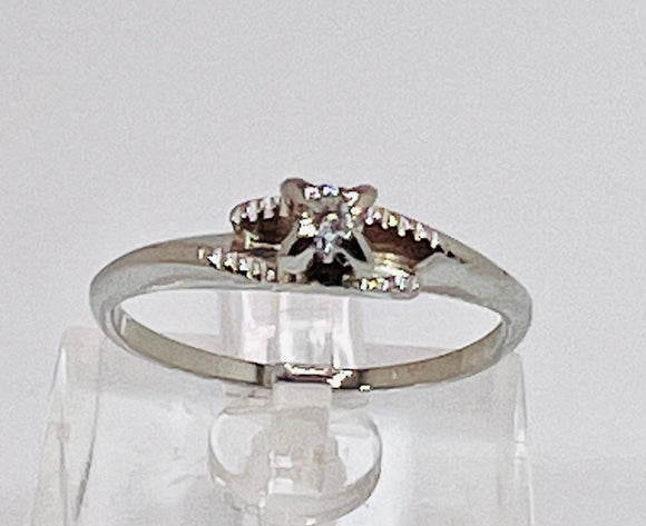 18k White Gold Round Cut 8pt Diamond Solitaire with Gold Accents Ring