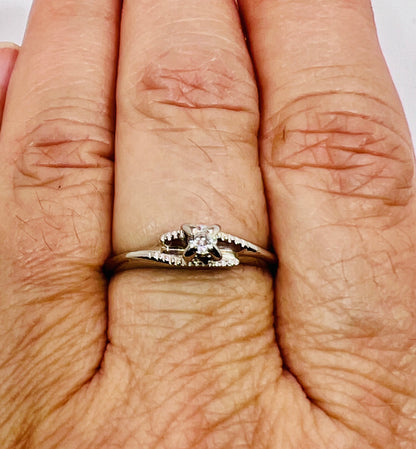 18k White Gold Round Cut 0.08ct Diamond Solitaire with Gold Accents Ring