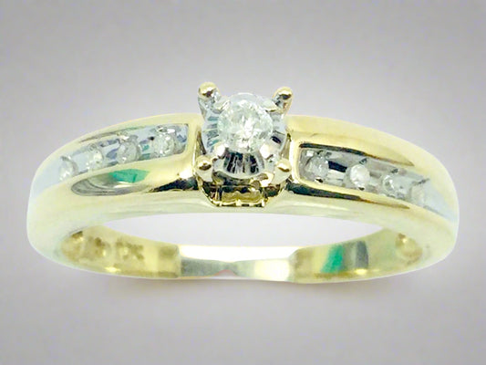 10k Yellow Gold Round Cut 7.5pt Diamond Solitaire with Accents Ring
