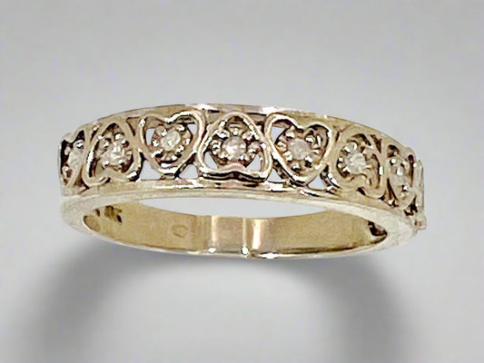 10k White Gold Round Cut 8pt Diamond Heart Band Ring
