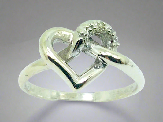 10k White Gold Round Cut 5pt Diamond Heart Ring