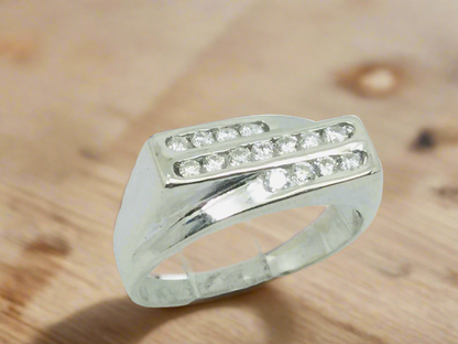 18k White Gold Round Cut 30pt Diamond Channel Set Ring