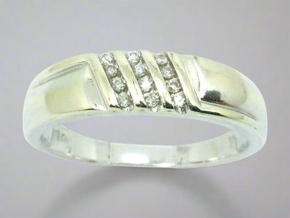 14k White Gold Round Cut 0.6ct Diamond Row Set Ring
