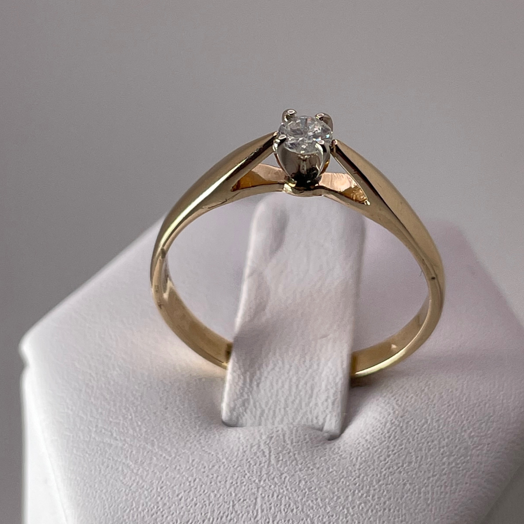 14k Yellow Gold Round Cut 0.15ct Diamond Solitaire Ring