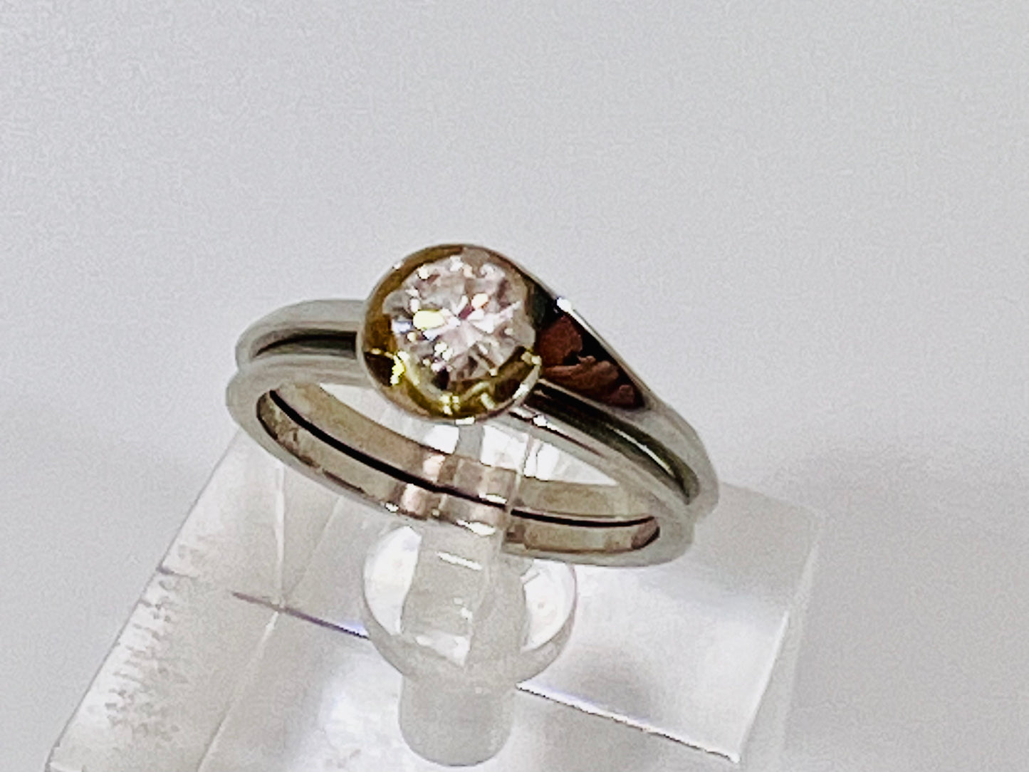 18k White Gold Round Cut 33pt Diamond Solitaire Ring Set