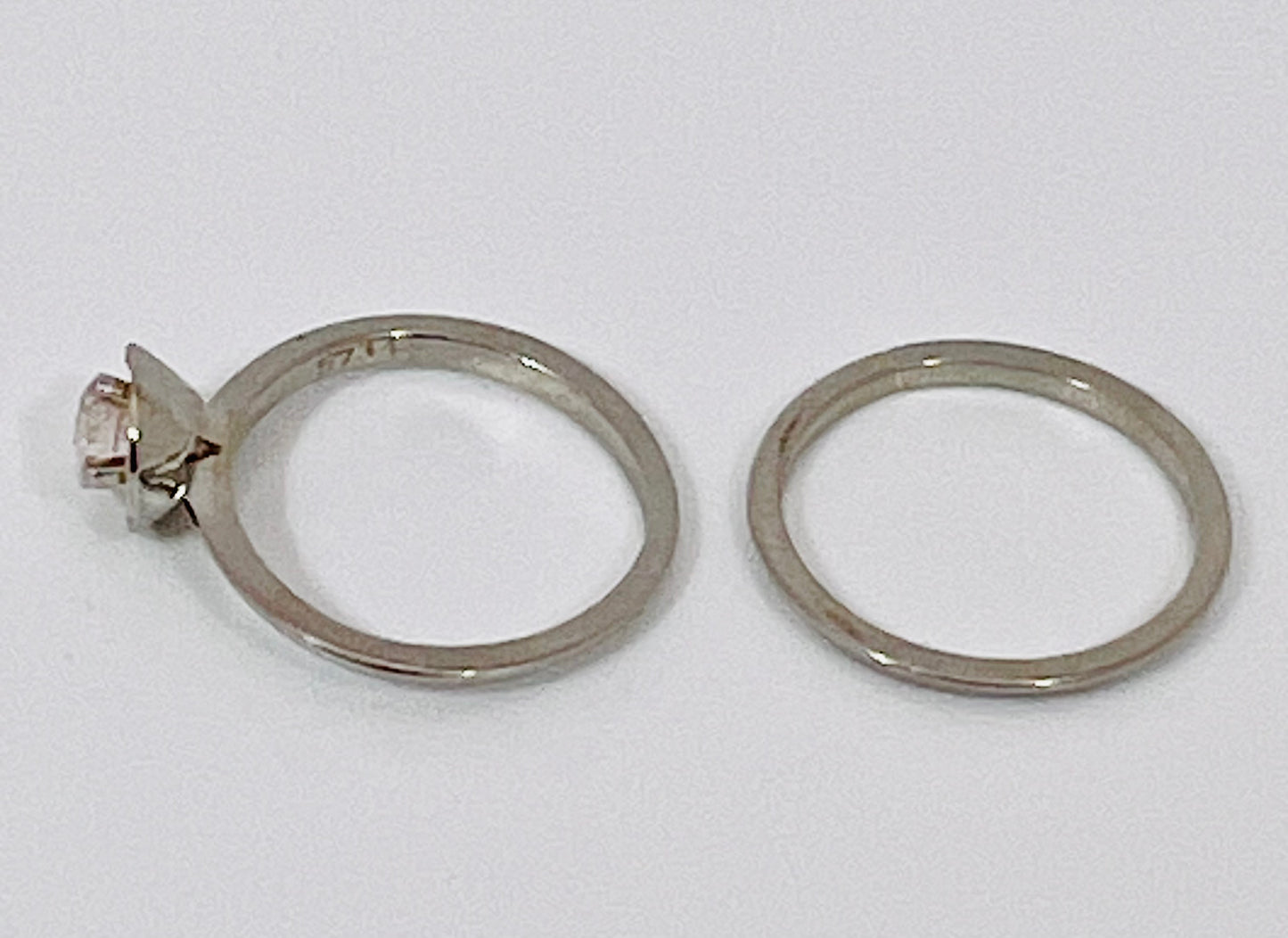 18k White Gold Round Cut 33pt Diamond Solitaire Ring Set